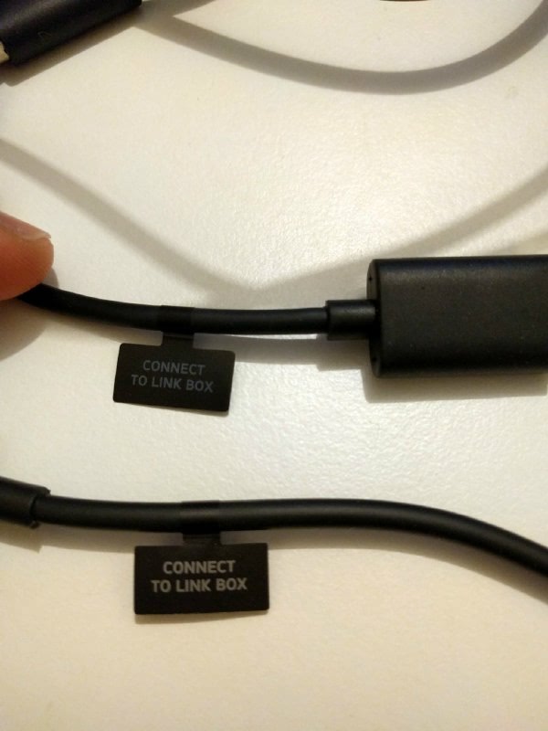 Check-the-HTC-Vive-VR-Headset-Device-and-fix-error-208-cable-marks.jpg