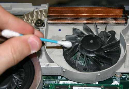 clean-fan-dust-fix-windows-10-laptop-overheating.jpg