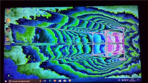 distorted-screen-scrambled-windows-10-fall-creators-update.jpg